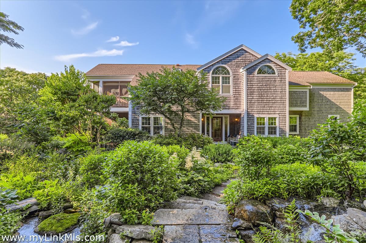 49 Gosnolds Way