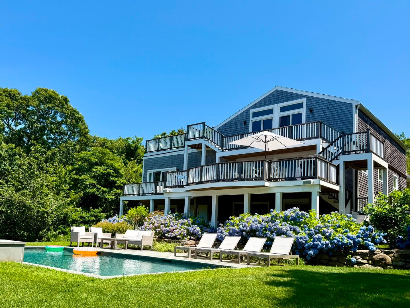 12 Brook Hollow Road