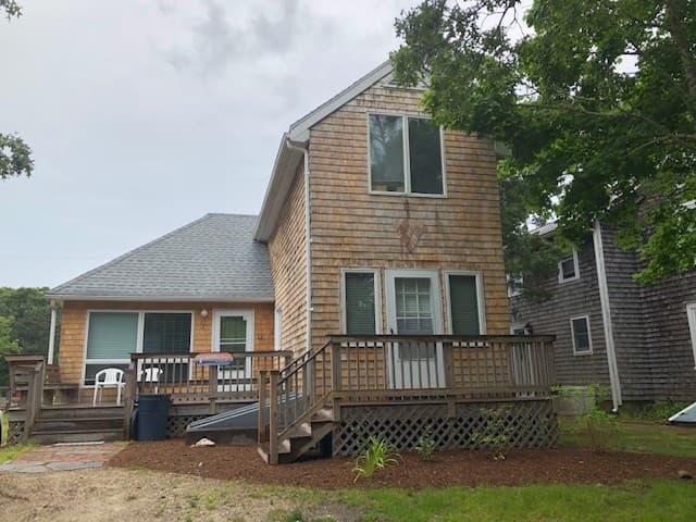 Quiet Oak Bluffs Neighborhood walk to Harbor, Beach, Village
