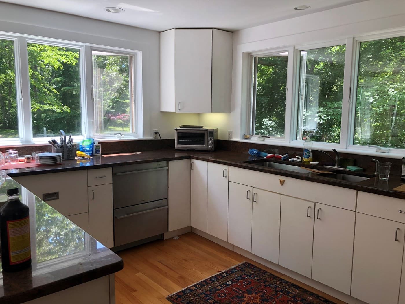 Walk to Lamberts Cove Beach, Peaceful Country Home-sleeps 12
